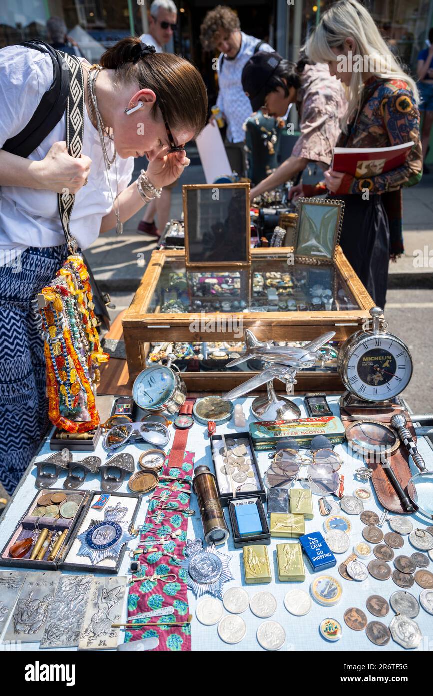 London, Großbritannien. 11. Juni 2023 Die Church Street Antiques Fair in Marylebone ist nach vier Jahren wieder geöffnet. Über 60 Antiquitäten-, Vintage- und Kunsthändler aus ganz London und Großbritannien sowie die 18 Antiquitätengeschäfte und Galerien in der Church Street und die 80 Händler im Alfies Antique Market nehmen an einer eintägigen Feier von Kunst, Antiquitäten, Vintage und Design Teil. Kredit: Stephen Chung / Alamy Live News Stockfoto