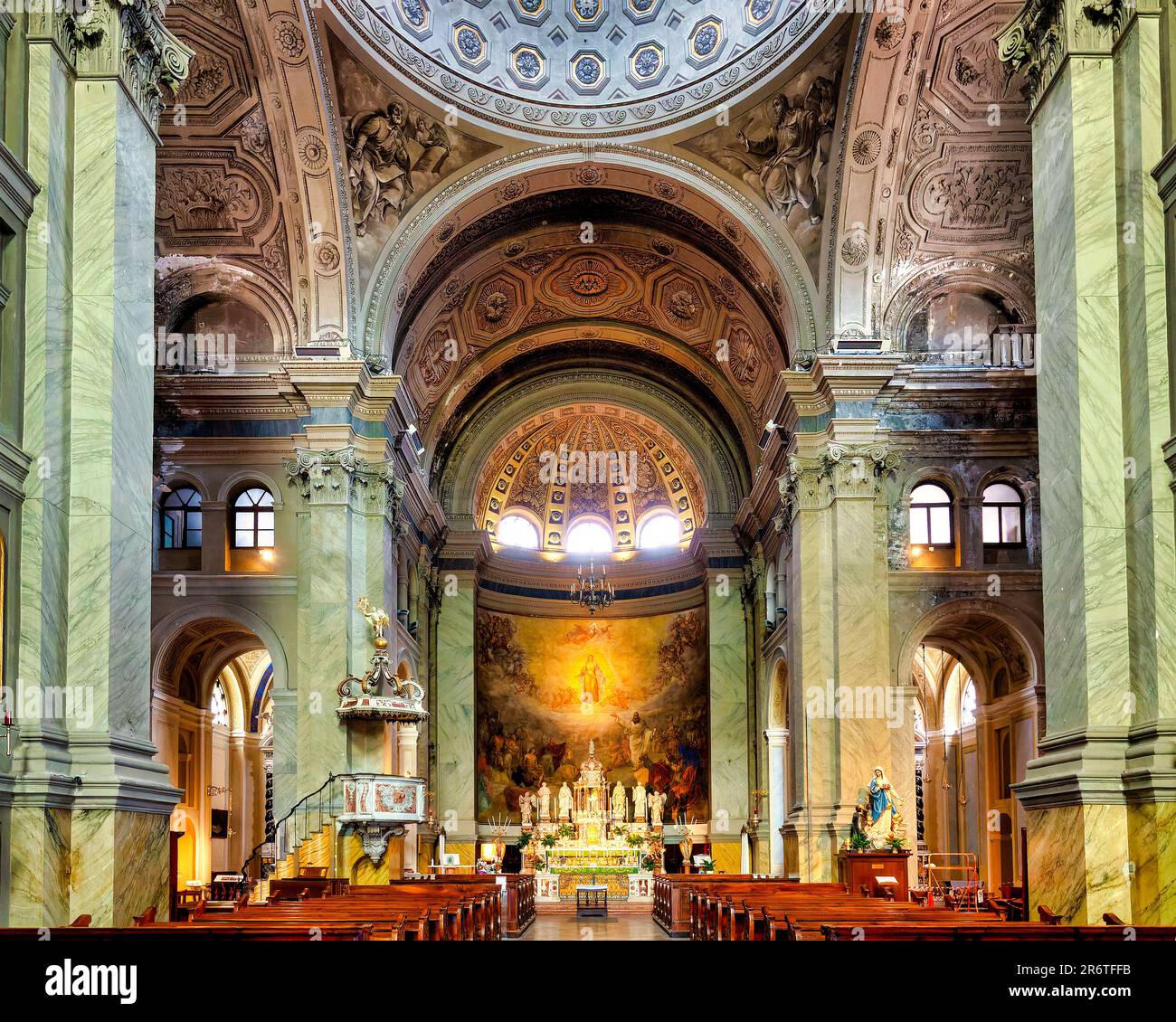 Innere der Kirche Santa Maria Maggiore, Triest, Italien Stockfoto