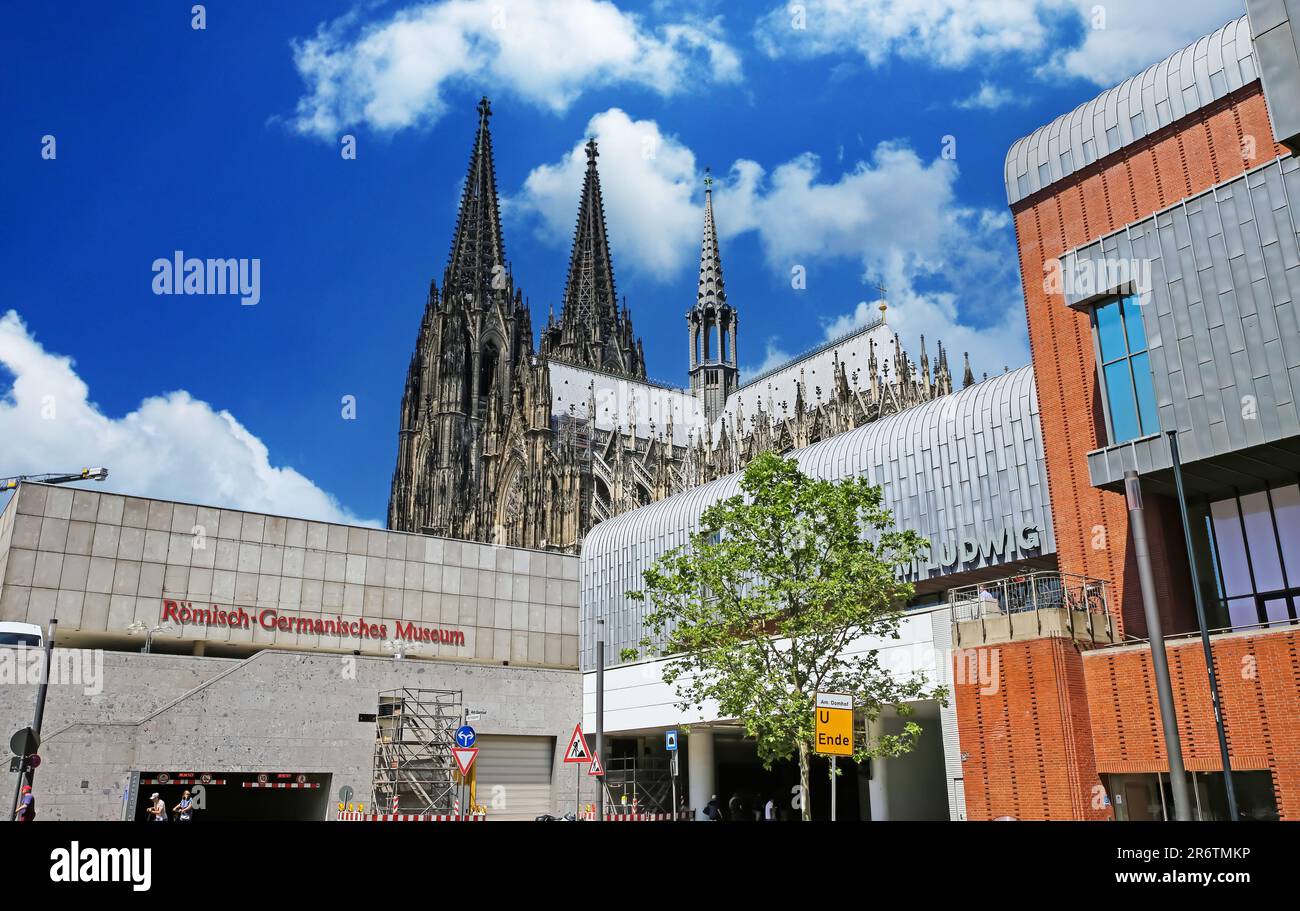 Köln (Köln, Kurt-Hackenberg-Platz), Deutschland - Juni 6. 2023 Uhr: Blick über den berühmten Kölner Dom Stockfoto