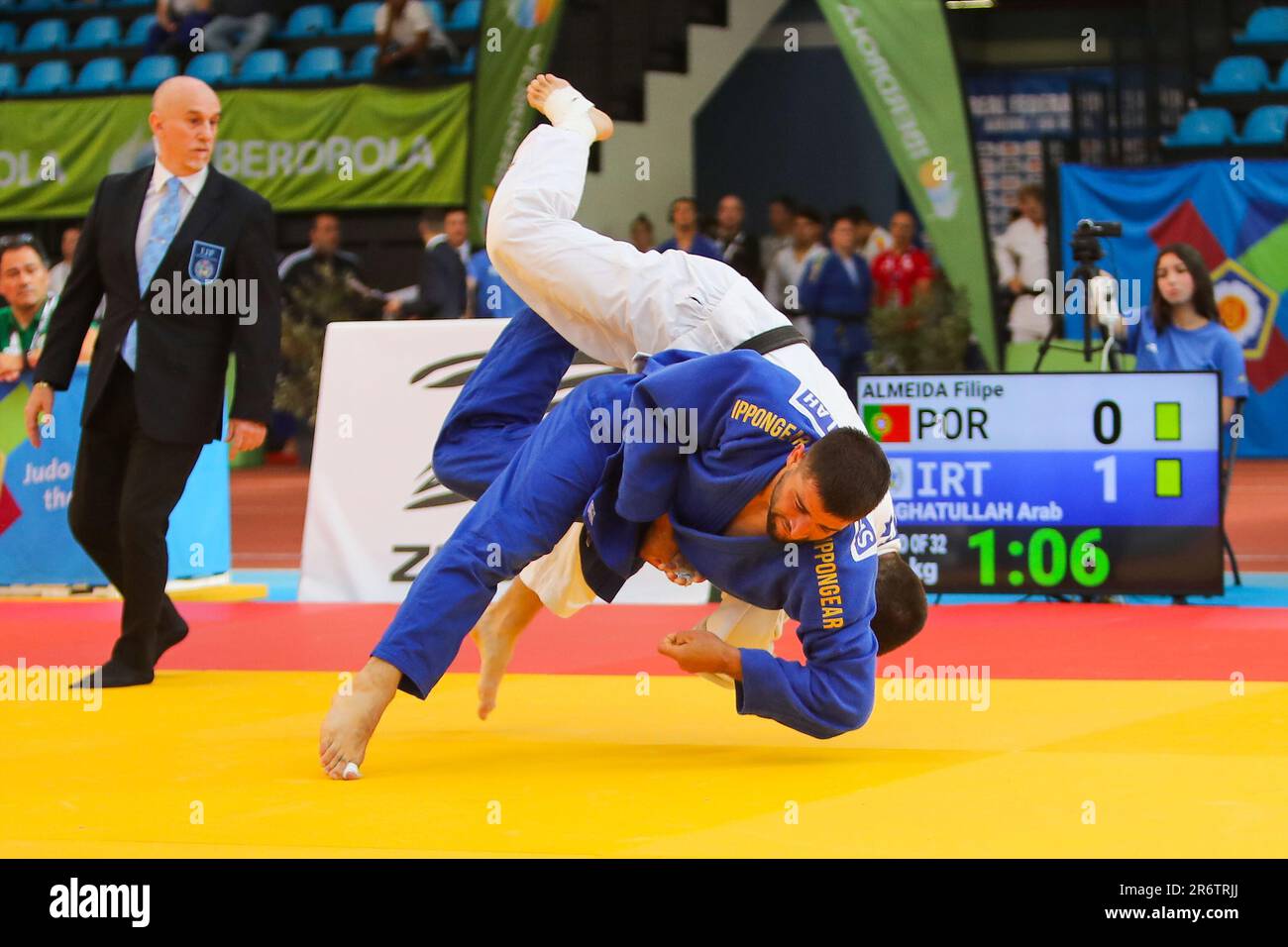 Madrid, Spanien. 11. Juni 2023. Judokas in Aktion bei den European Judo Open 2023 in Madrid auf der Polideportivo Muncipal Gallur am 11. Juni 2023. Judokas, Madrid Judo, Judo Europe, Judo Fujimats, Judo Essimo, Adidas Judo, Seca Judo, Greenhill Judo, Zebra Judo, Madrid Judo Kredit: Edward F. Peters/Alamy Live News Stockfoto