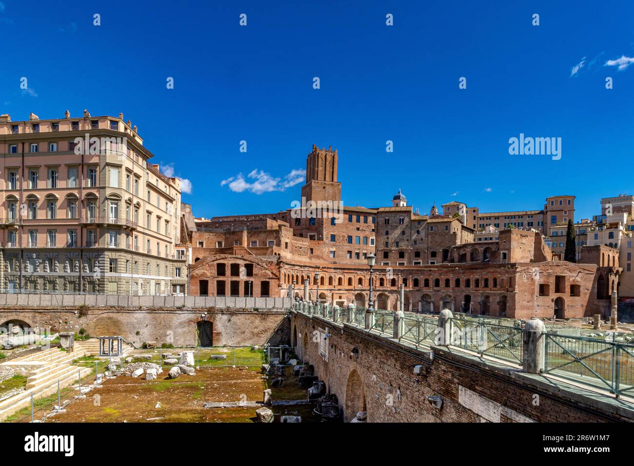 Trajansmarkt ein großer Ruinenkomplex in der Stadt Rom, Italien, an der Via dei Fori Imperiali, Rom, Italien Stockfoto
