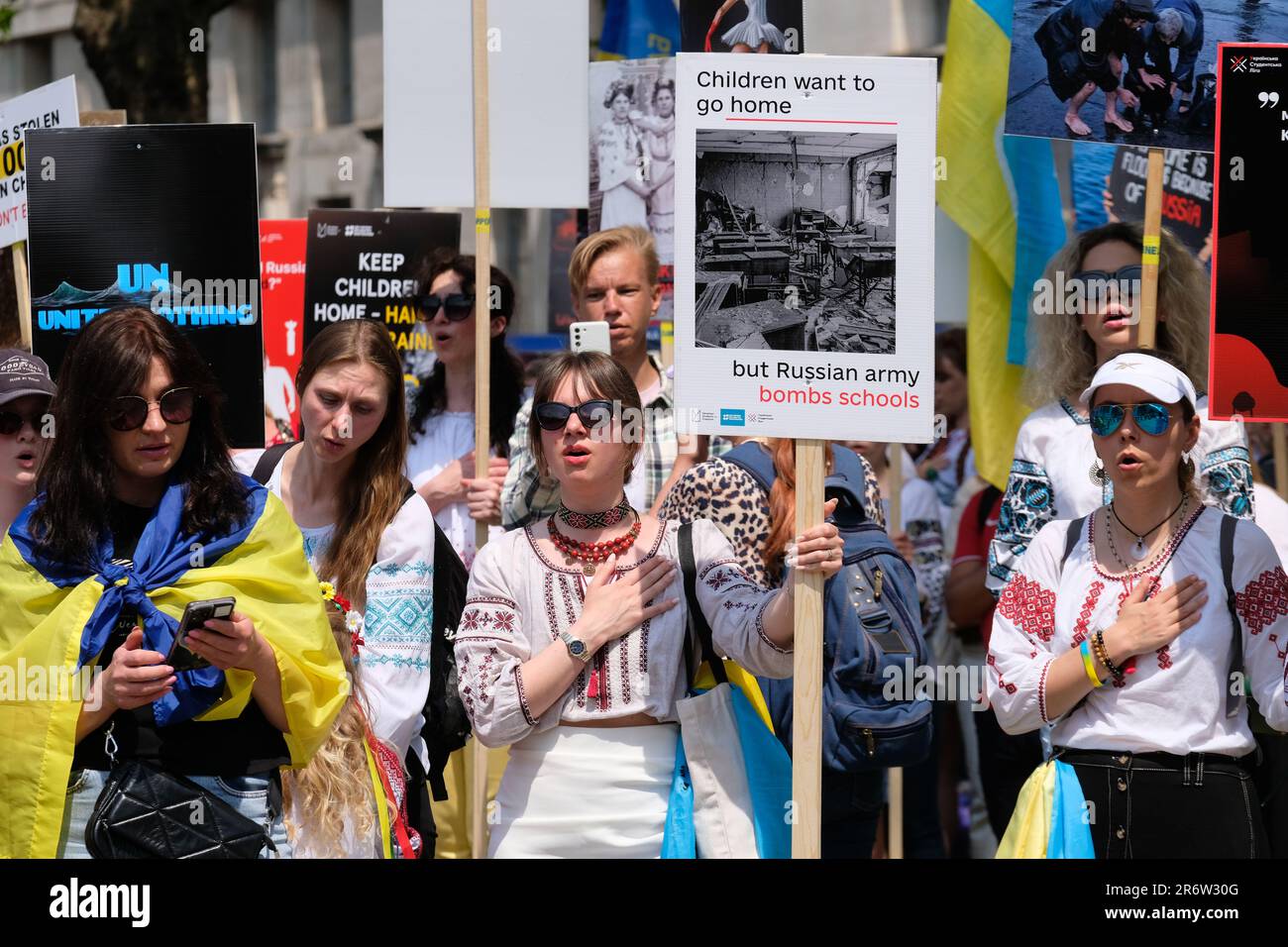 London, Großbritannien. 11. Juni 2023 Die Ukrainer nehmen am Londoner Vyshyvanka-Marsch Teil. Kredit: Matthew Chattle/Alamy Live News Stockfoto