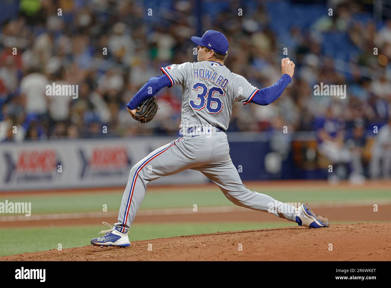 St. Petersburg, Florida, USA; Texas Rangers startet Pitcher Spencer Howard (36) spielt am Freitag während eines MLB-Spiels gegen die Tampa Bay Rays, Stockfoto