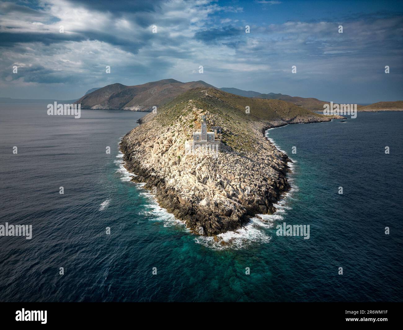 Luftaufnahme des Leuchtturms am Kap Matapan auf der südlichen Insel Mani von Peloponnes in Griechenland Stockfoto