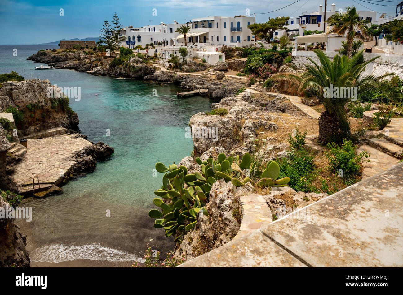 Romantische Bucht mit türkisfarbenem Wasser in der Nähe von Avlemonas auf der Insel Kythira in Griechenland Stockfoto