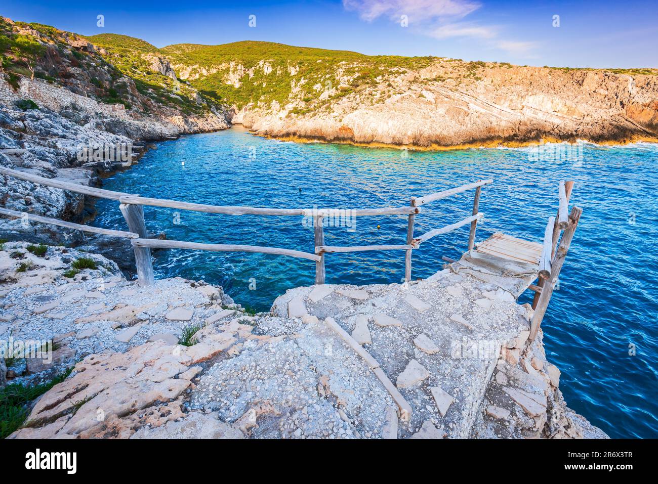 Porto Roxa, Zakynthos. Malerischer felsiger Strand an der Westküste von Zante, griechische Inseln, Griechenland. Stockfoto