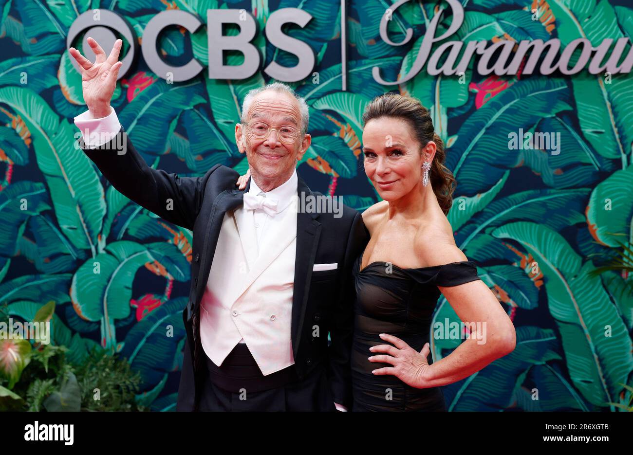 New York, Usa. 11. Juni 2023. Joel Grey und Jennifer Grey kommen am 11. Juni 2023 auf dem roten Teppich bei den jährlichen Tony Awards 76. im United Palace Theatre in New York City an. Foto: John Angelillo/UPI Credit: UPI/Alamy Live News Stockfoto