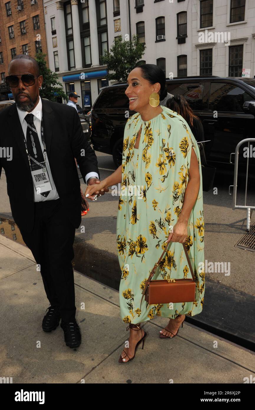 Tracee Ellis Ross trifft auf der Cold Copy Premiere beim Tribeca Film Festival 2023 ein und posiert mit ihrem Vater Robert Ellis Silberstein & Roxine Helberg Stockfoto