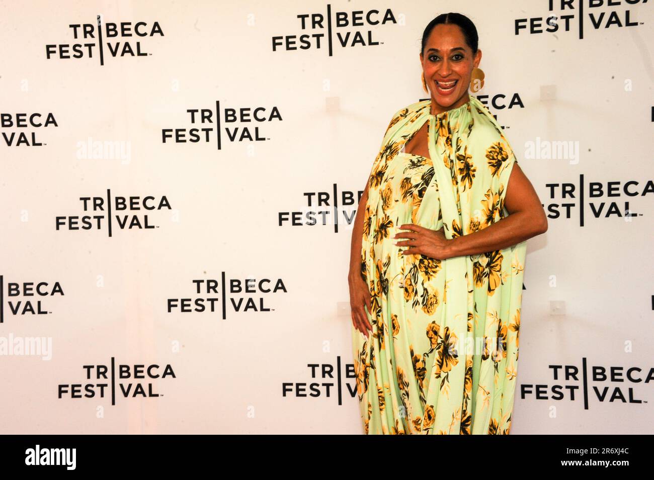 Tracee Ellis Ross trifft auf der Cold Copy Premiere beim Tribeca Film Festival 2023 ein und posiert mit ihrem Vater Robert Ellis Silberstein & Roxine Helberg Stockfoto