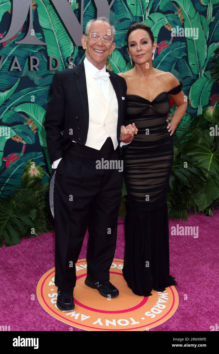 New York, New York, USA. 11. Juni 2023. Joel Grey und Jennifer Grey bei den jährlichen Tony Awards 76. im United Palace Theater am 11. Juni 2023 in New York City. Kredit: Rw/Media Punch/Alamy Live News Stockfoto