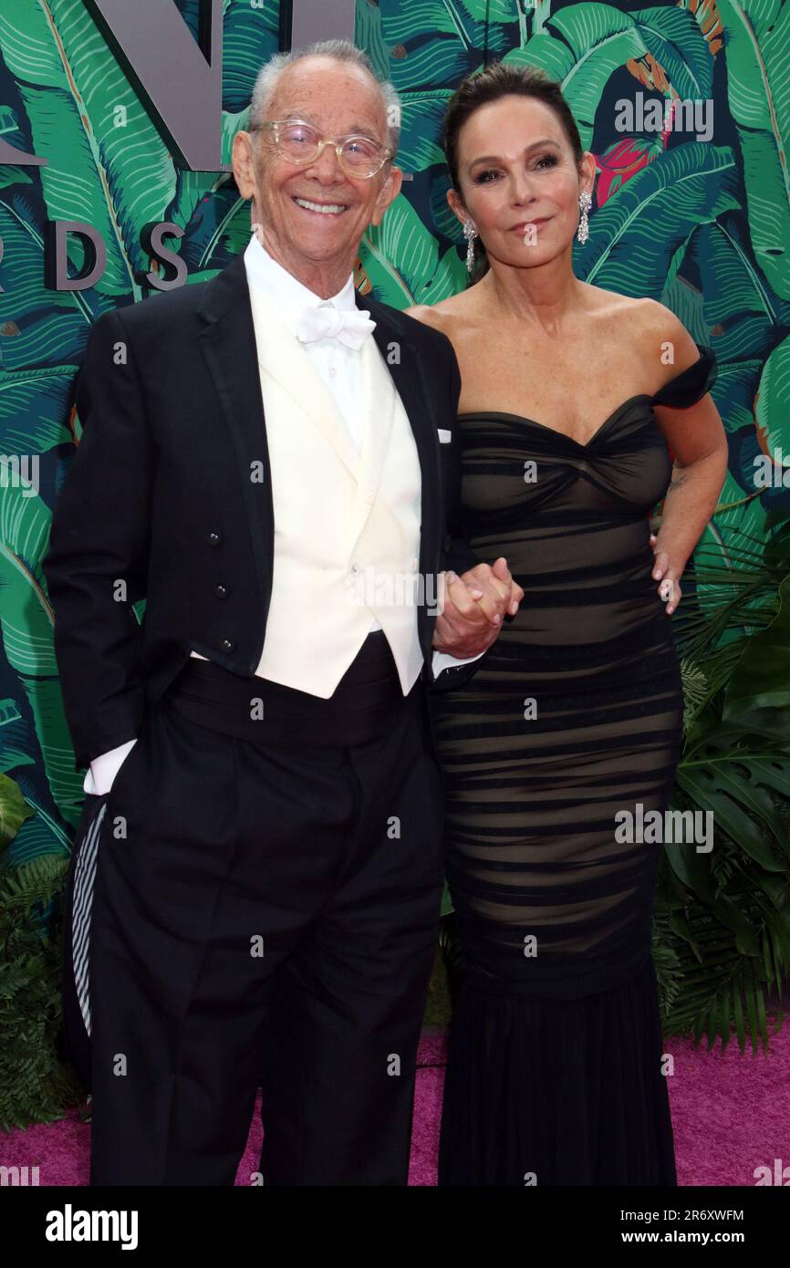 New York, New York, USA. 11. Juni 2023. Joel Grey und Jennifer Grey bei den jährlichen Tony Awards 76. im United Palace Theater am 11. Juni 2023 in New York City. Kredit: Rw/Media Punch/Alamy Live News Stockfoto