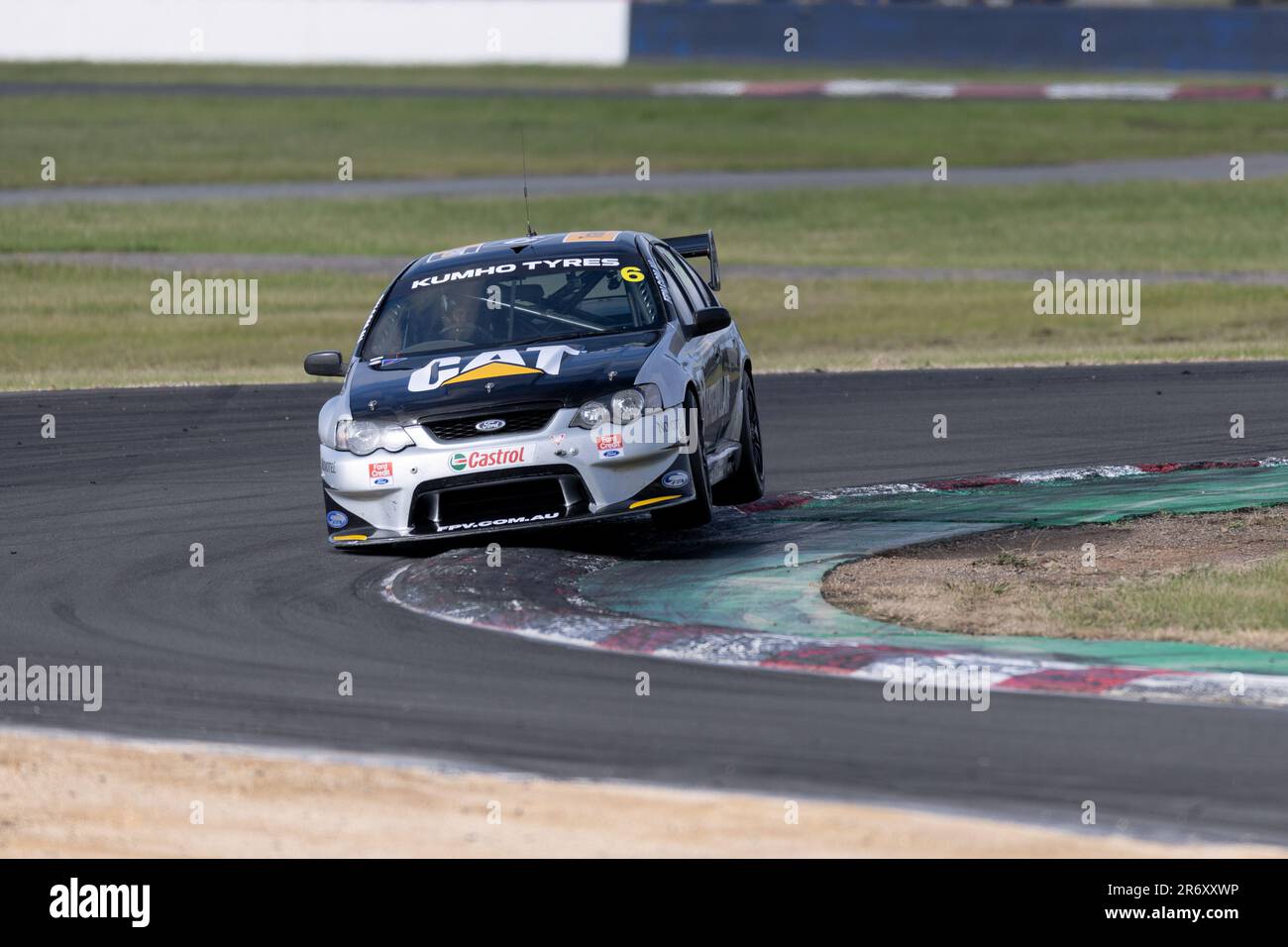 Winton, Australien, 11. Juni 2023. Tony Evangelou (6) fährt Ford Falcon BA für ANT Racing während des Rennens der Kumho V8 Touring Car Series 3 bei der Shannons SpeedSeries 2023 - Runde 4 auf dem Winton Motor Raceway am 11. Juni 2023 in Winton, Australien. Kredit: Santanu Banik/Speed Media/Alamy Live News Stockfoto