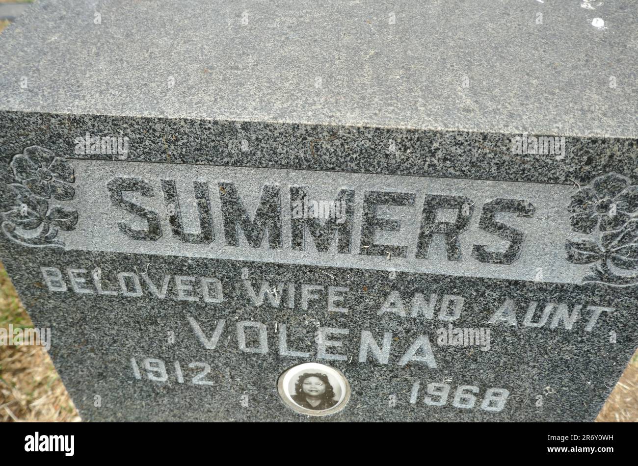 Los Angeles, Kalifornien, USA 8. Juni 2023 Summers Grave Stone at Evergreen Cemetery, 204 N. Evergreen Avenue am 8. Juni 2023 in Los Angeles, Kalifornien, USA. Foto: Barry King/Alamy Stock Photo Stockfoto