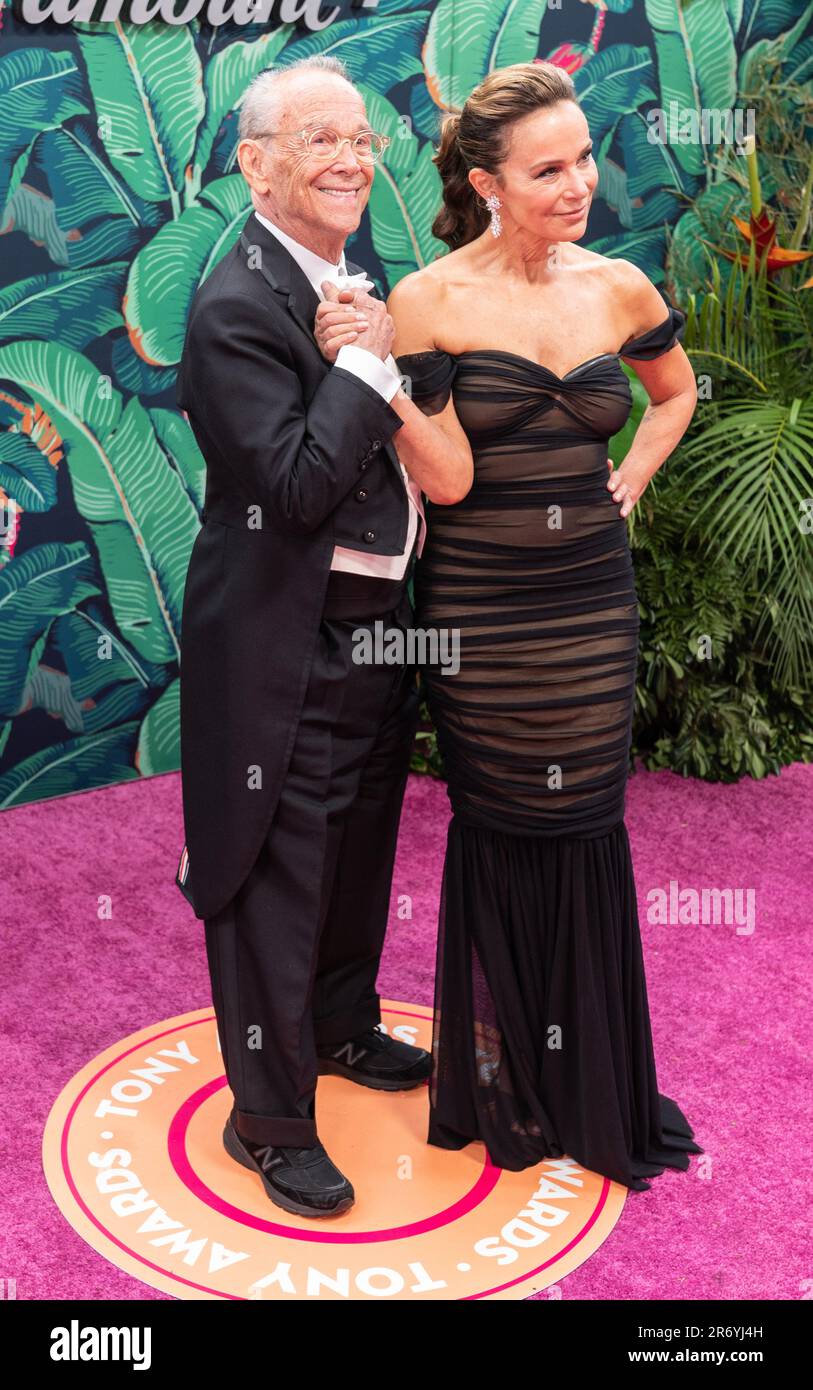 Joel Grey und Jennifer Grey nehmen am 11. Juni 2023 an den 76. jährlichen Tony Awards im United Palace Theatre in New York Teil Stockfoto