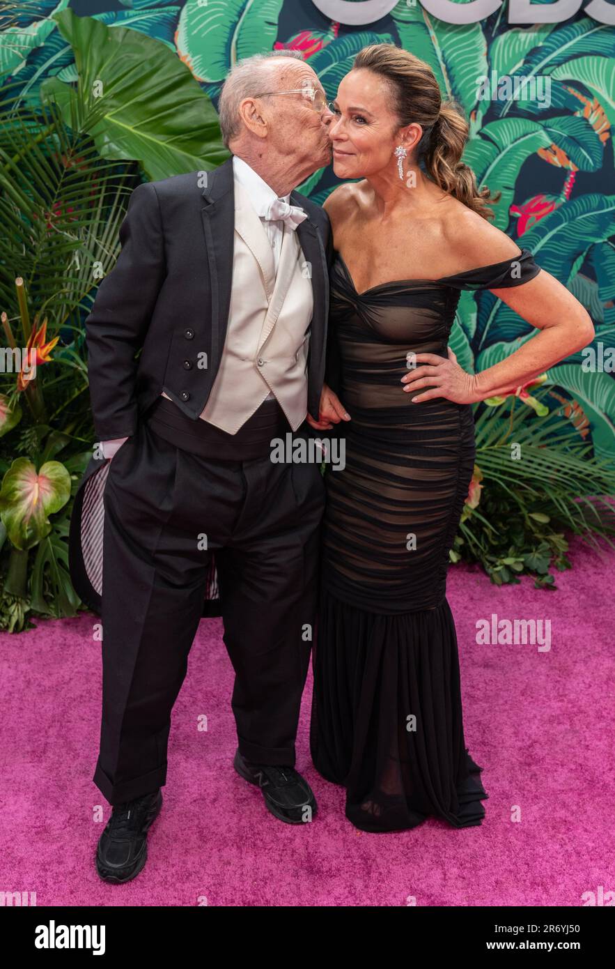 Joel Grey und Jennifer Grey nehmen am 11. Juni 2023 an den 76. jährlichen Tony Awards im United Palace Theatre in New York Teil Stockfoto