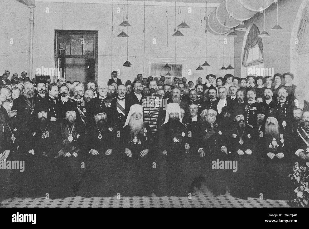 Ehrengäste, die an der Feier zum 200. Jahrestag des Synodal Printing House teilnahmen. Foto wurde 1911 aufgenommen. Stockfoto