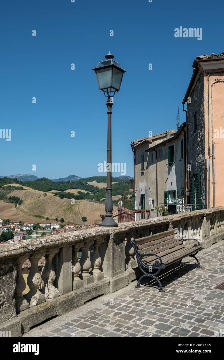 Das alte mittelalterliche Dorf Sassocorvaro in der Region Marken in Mittelitalien Stockfoto