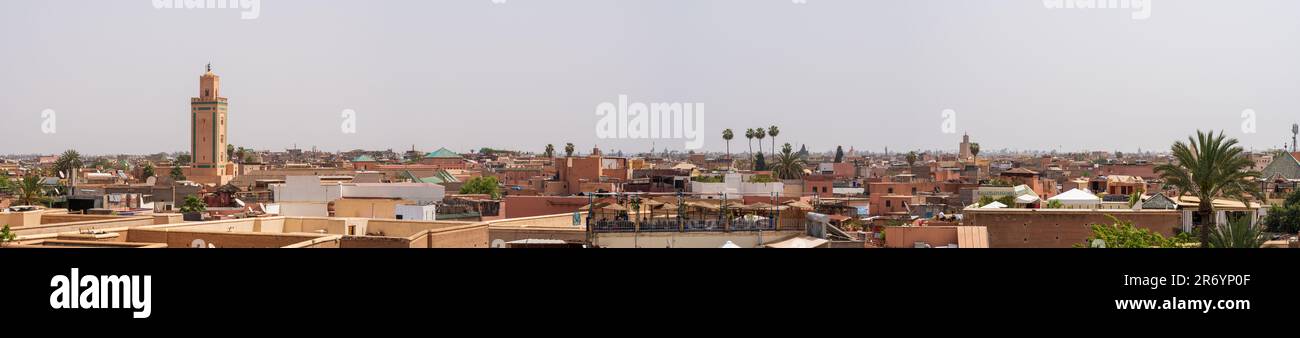 Panoramablick über die Dächer von Marrakesch. Stockfoto