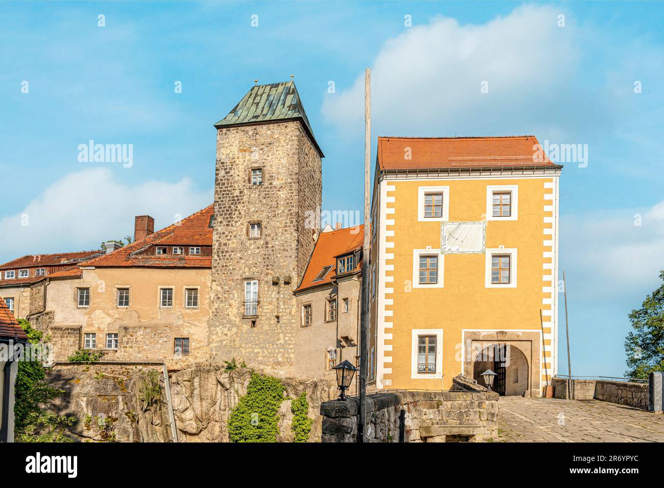 Einfahrt zur Burg Hohnstein im sächsischen Schweizer Raum, Sachsen, Deutschland Stockfoto