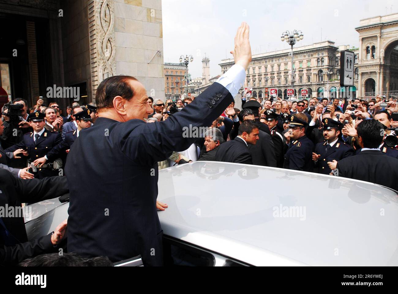 Fotorepertoire, Italien. 30. Juni 2023. SILVIO BERLUSCONI IM PALAZZO REALE FÜR DEN WAHLKAMPF DER FORZA ITALIA, Trittbrett (Stefano De Grandis, MAILAND - 2006-05-03) das Foto kann unter Berücksichtigung des Kontexts verwendet werden, in dem es aufgenommen wurde. Und ohne die verleumderische Absicht des Anstands der repräsentierten Leute (Photo Repertoire - 2019-01-17, Stefano De Grandis) kann das Foto in Übereinstimmung mit dem Kontext verwendet werden, in dem es aufgenommen wurde, Und ohne die verleumderische Absicht des Anstands der Leute repräsentierte redaktionelle Nutzung nur Kredit: Unabhängige Fotoagentur/Alamy Live News Stockfoto