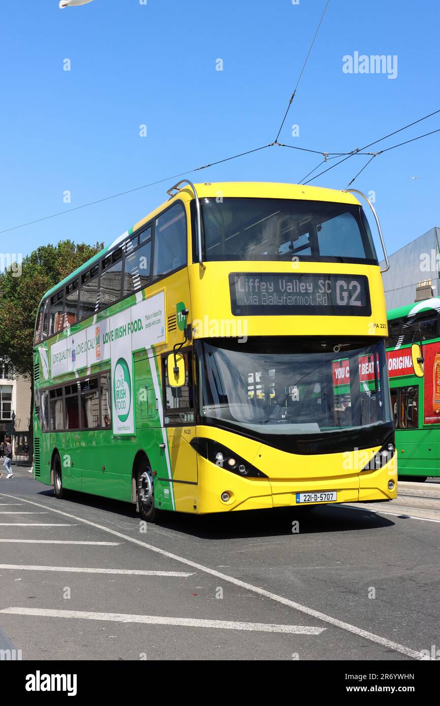 TFI-Doppeldeckerbus im Stadtzentrum von Dublin, Irland Stockfoto