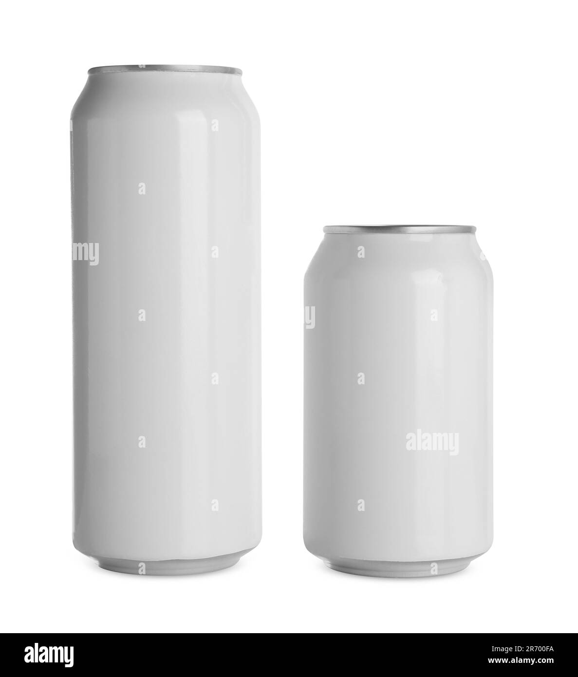 Aluminiumdosen mit Getränken auf weißem Hintergrund Stockfoto