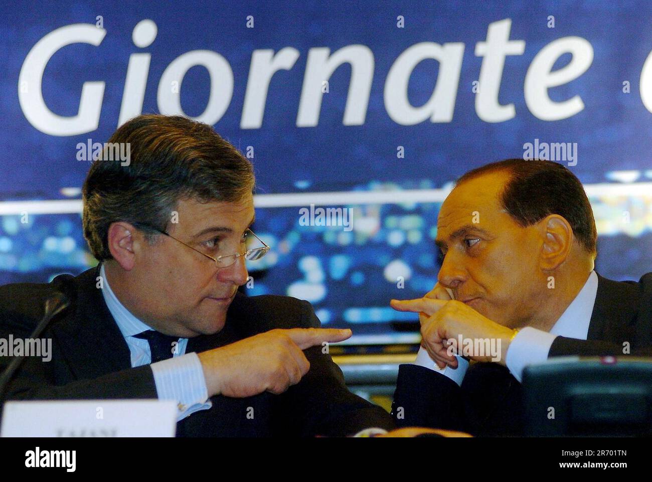 STUDIENTAGE DER PPE-DE-FRAKTION IM HINBLICK AUF DEN KONGRESS AUF DEM FOTO VON SILVIO BERLUSCONI, PRÄSIDENT DES RATES, UND ANTONIO TAJANI, LEITER DER DELEGATION FORZA ITALIA IM EUROPÄISCHEN PARLAMENT (MARIO MACI, ROM - 2006-03-29) ps: Das Foto kann in Bezug auf den Kontext verwendet werden, in dem es aufgenommen wurde, und ohne die diffamierende Absicht des Anstands der vertretenen Personen (ARCHIVFOTO - 2018-03-02, Mario Maci) ps kann das Foto in Übereinstimmung mit dem Kontext verwendet werden, in dem es aufgenommen wurde, Und ohne diffamierende Absicht des Anstands der Leute repräsentierte nur redaktionelle Verwendung Stockfoto