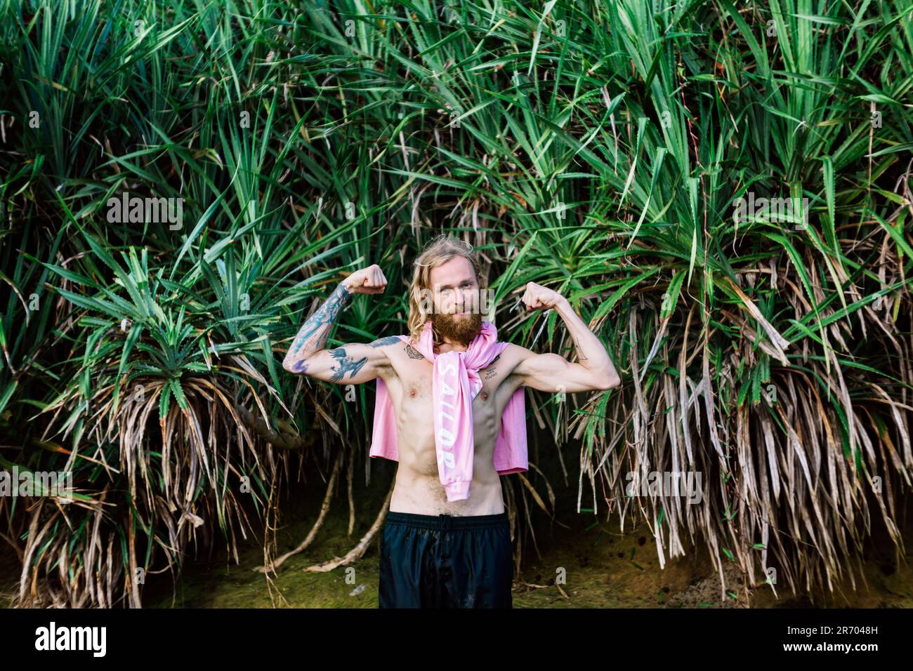Mann mit Muskeln, Canggu, Bali, Indonesien Stockfoto