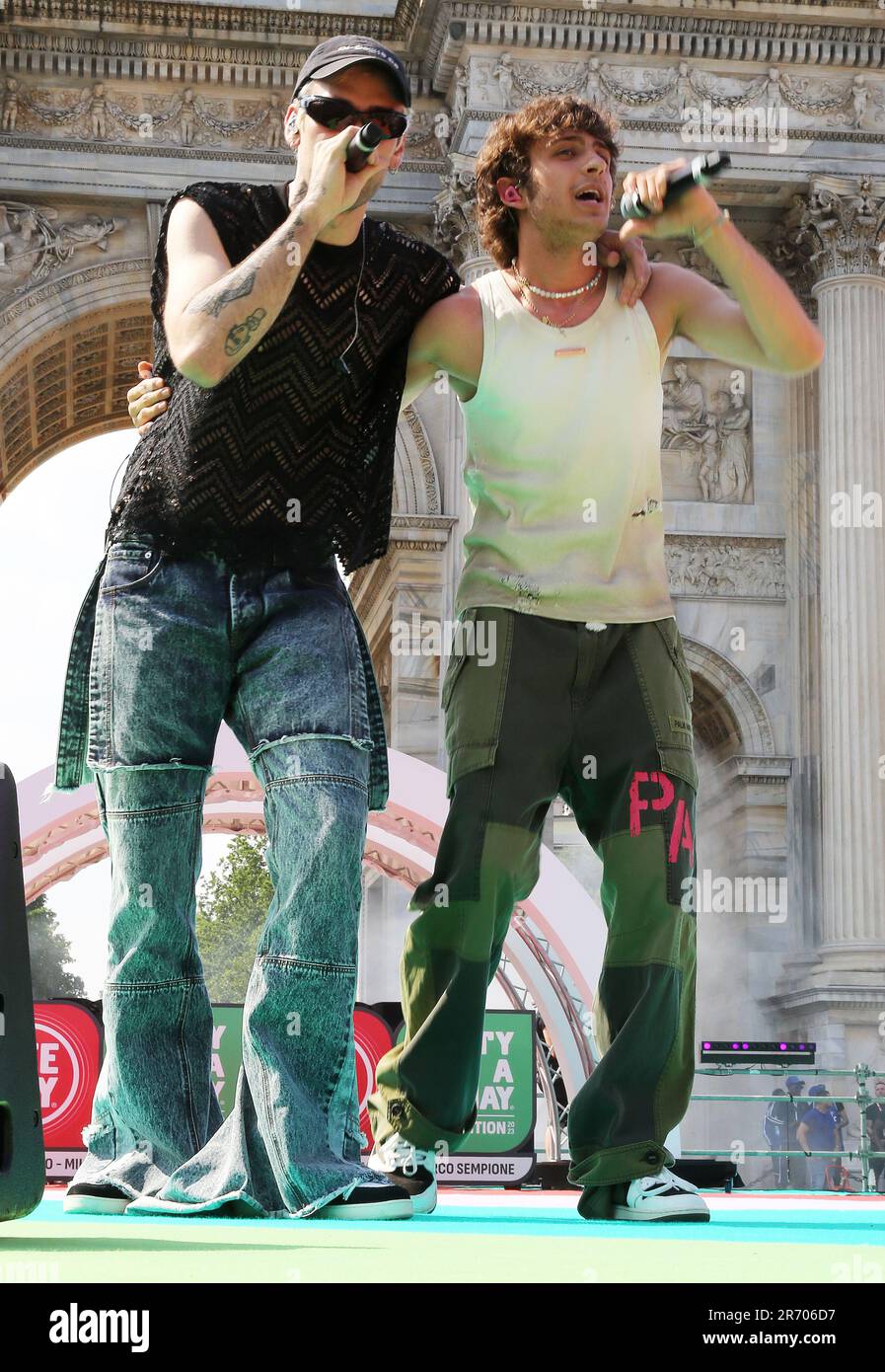 Milan, En. 11. Juni 2023. Feiern Sie wie ein Dee jay im Arco della Pace Radio Dee Jay Party Credit: Unabhängige Fotoagentur/Alamy Live News Stockfoto