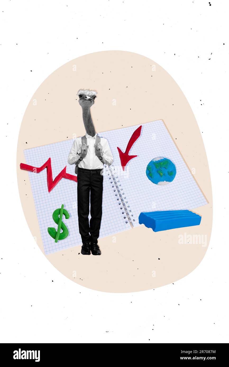 Collage-Bild eines Straußenvogel-Tier-Kopf Kind-Finanzierung Schulbuch Plasticine Welt globaler Fall isoliert vor beigem Hintergrund Stockfoto