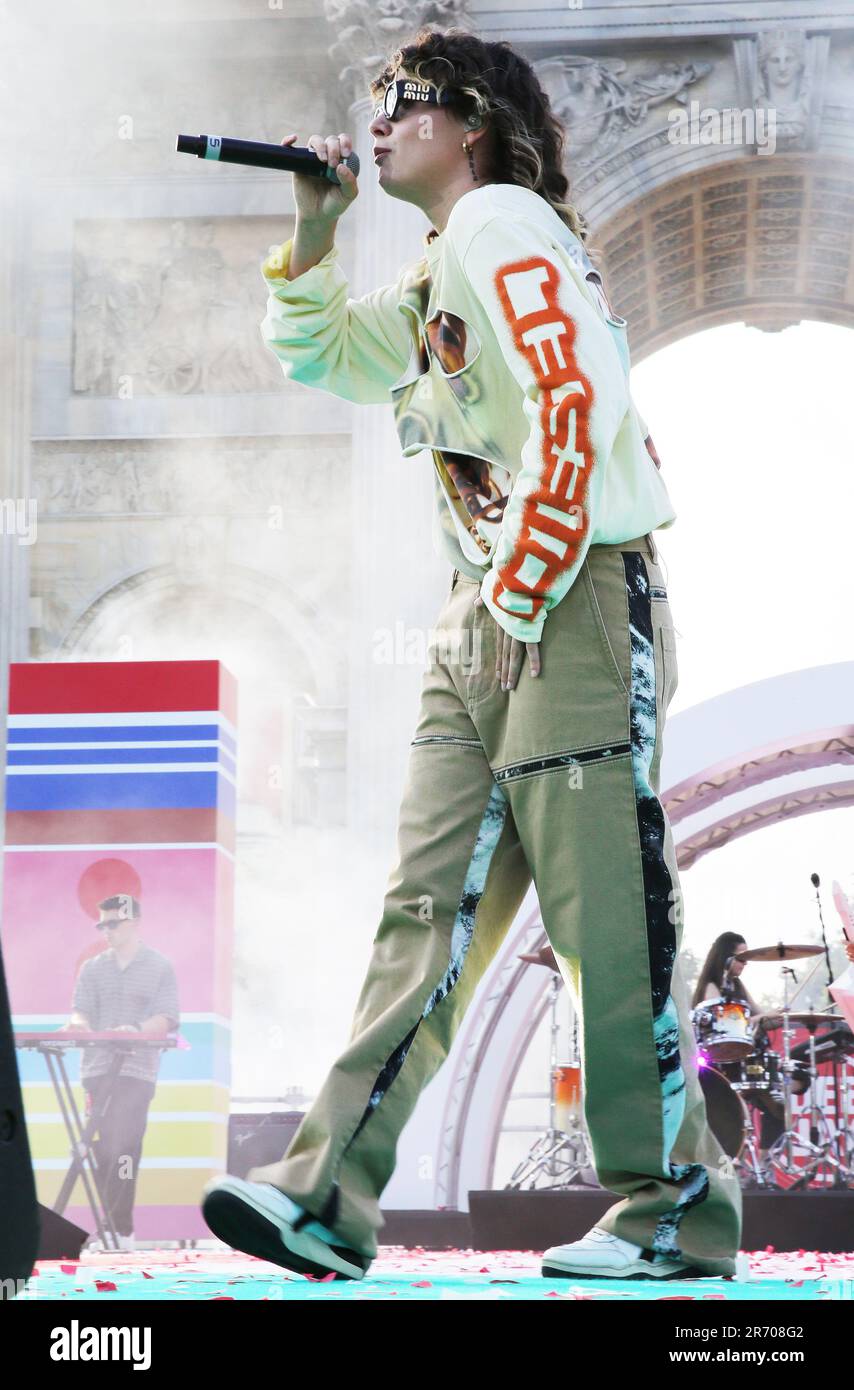 Milan, En. 11. Juni 2023. Feiern Sie wie ein Dee jay im Arco della Pace Radio Dee Jay Party Credit: Unabhängige Fotoagentur/Alamy Live News Stockfoto