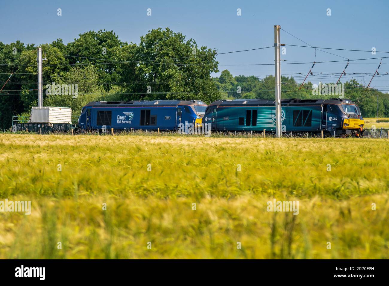 DRS-Locos Intrepid und Valiant, die Kernbrennstofffass an der Westküsten-Hauptlinie transportieren. Stockfoto