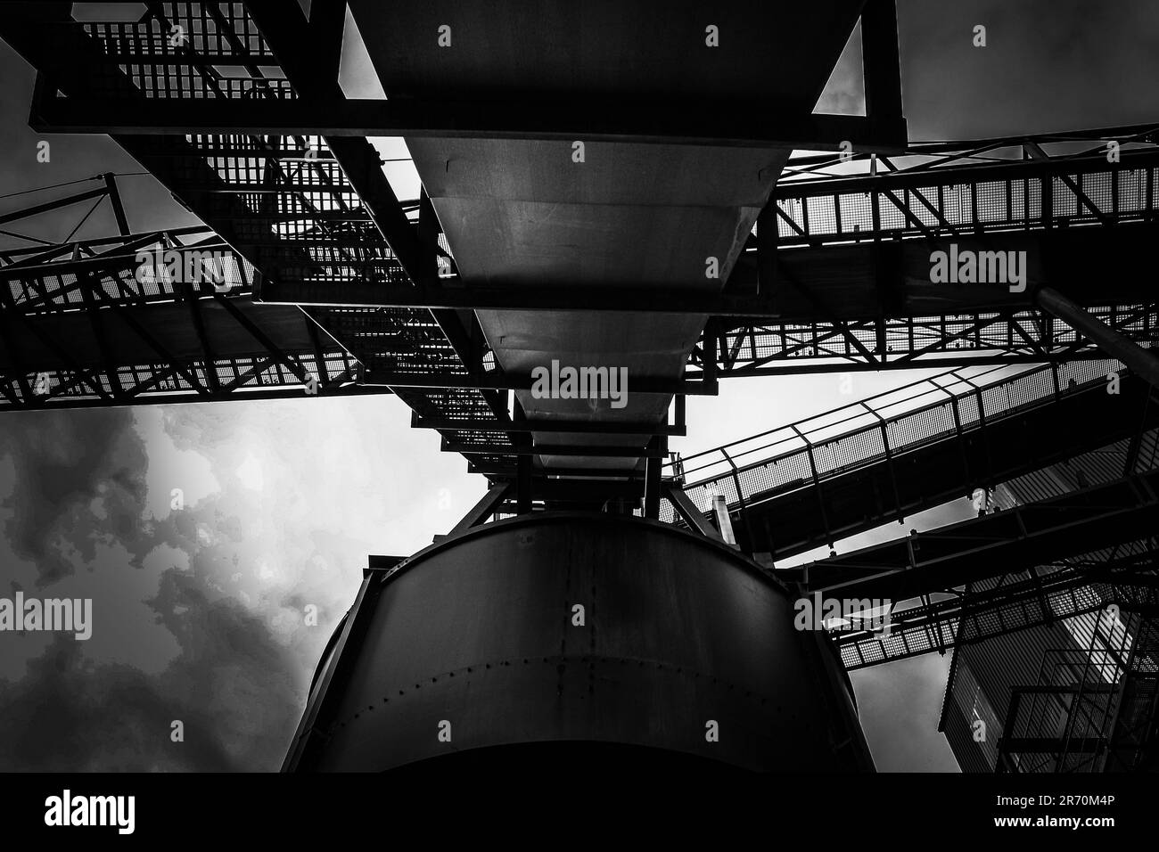 Industrieanlagen in Schwarz-Weiß Stockfoto