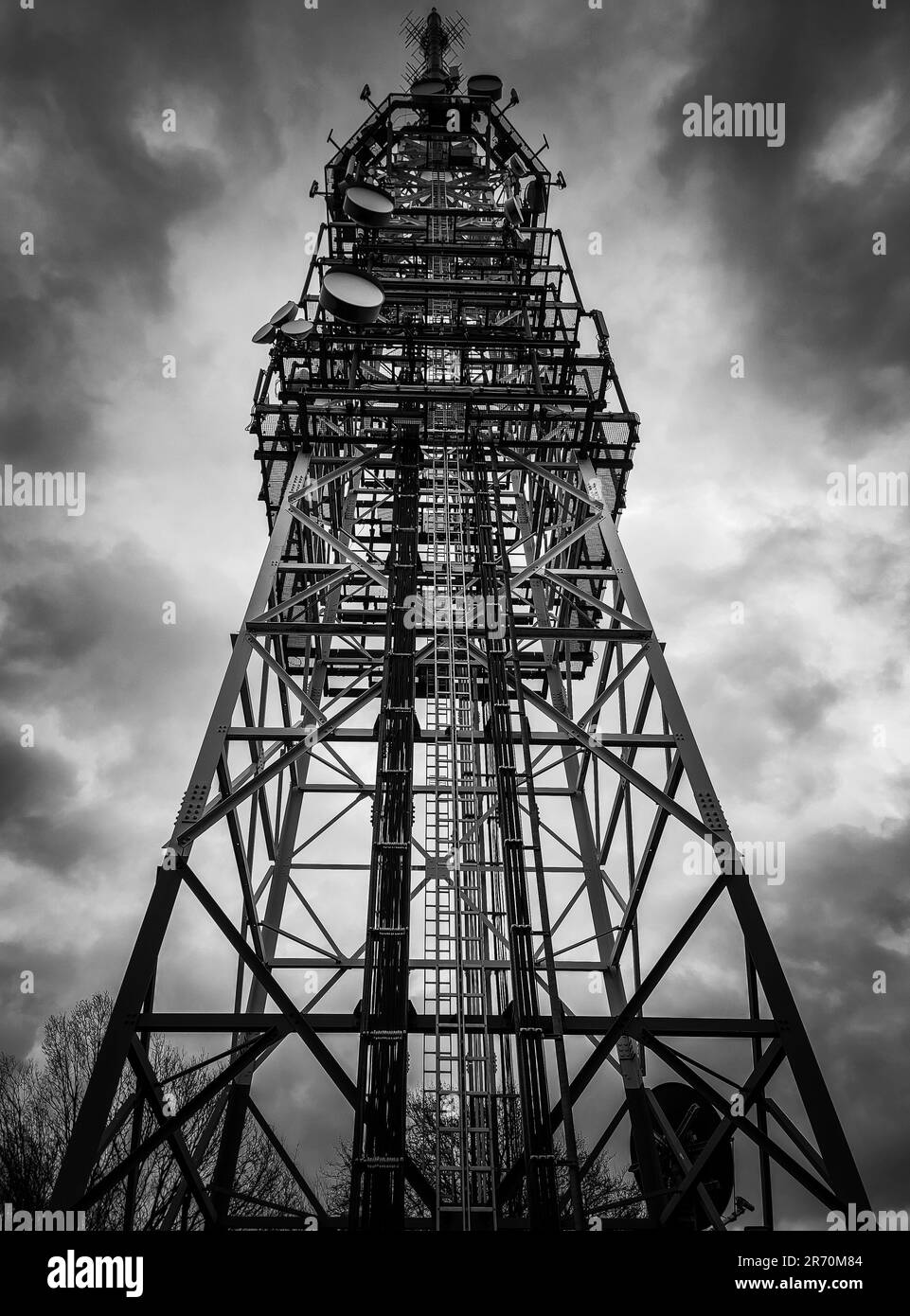 Funkturm in Schwarz-Weiß Stockfoto