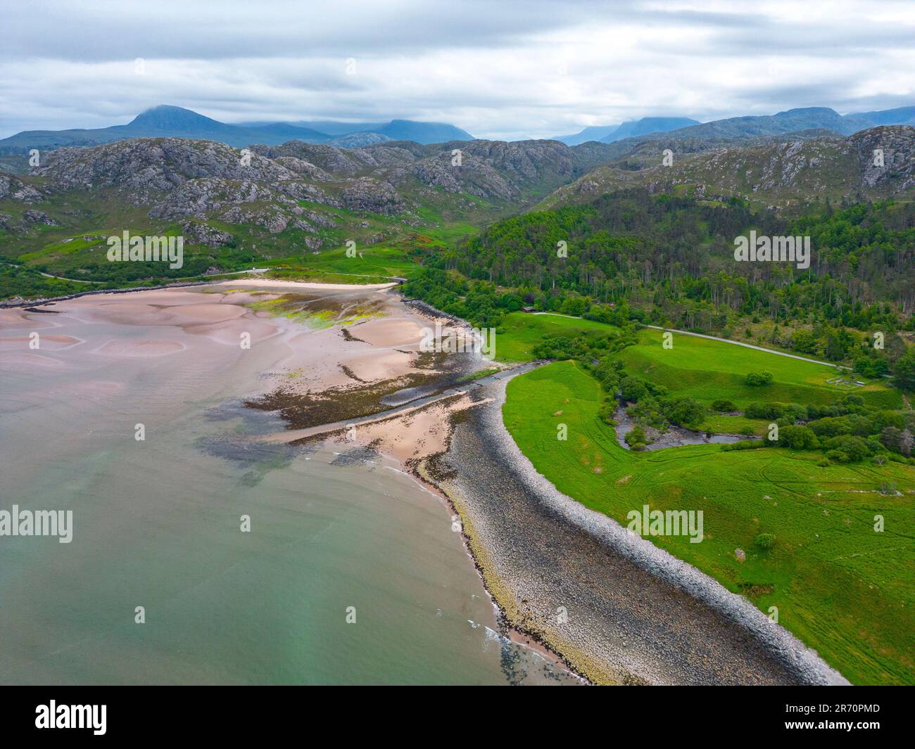 Luftaufnahme der Küste an der Gruinard Bay in Wester Ross, Schottland, Großbritannien Stockfoto