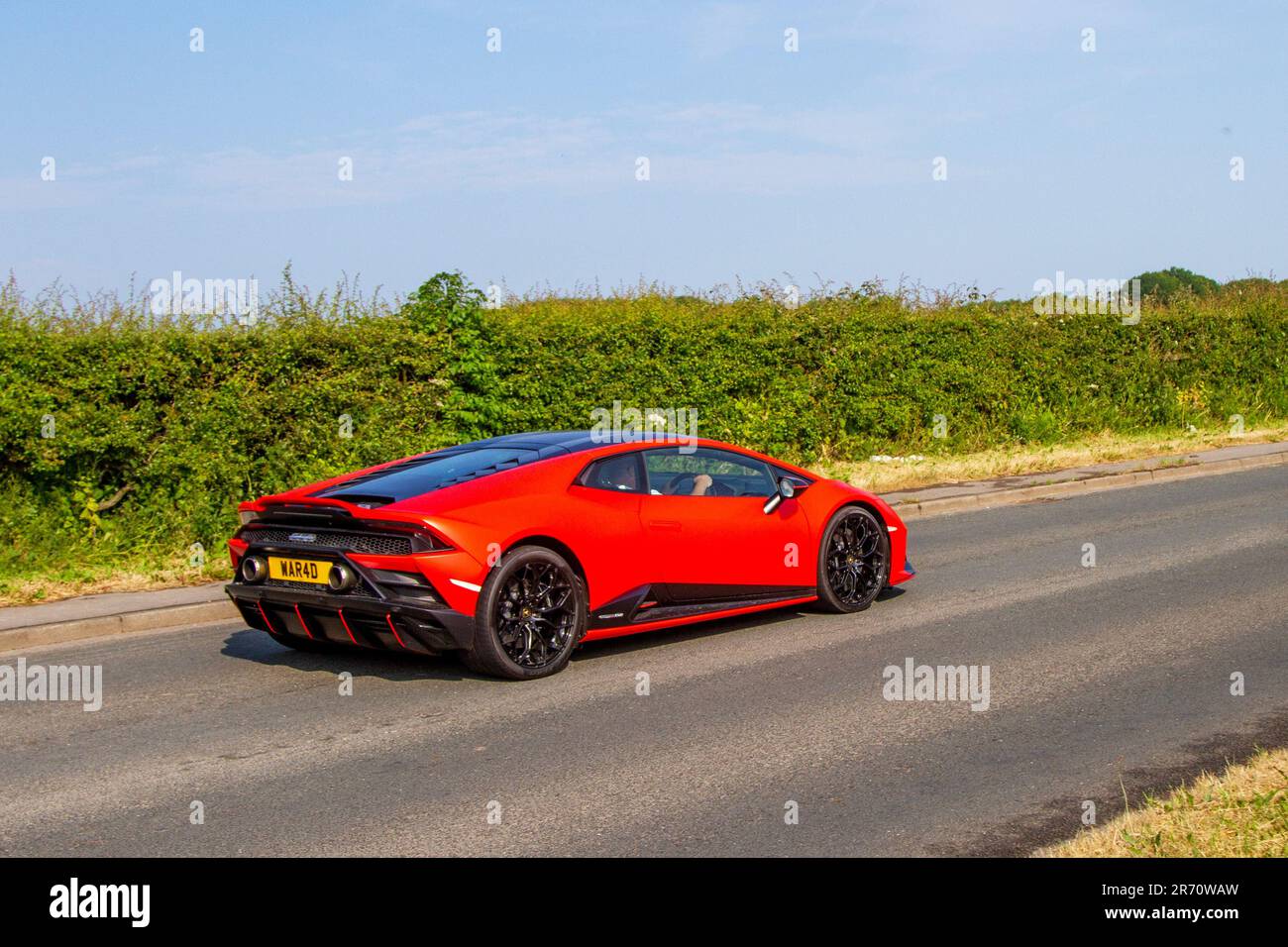 2021 Red Lamborghini Roadster Petrol 5204 ccm, Huracán hält den 5,2-Liter-Saugmotor Lamborghini V10 aufrecht; auf der Classic & Performance Motor Show im Hoghton Tower; Supercar Showtime Juni 2023 Stockfoto