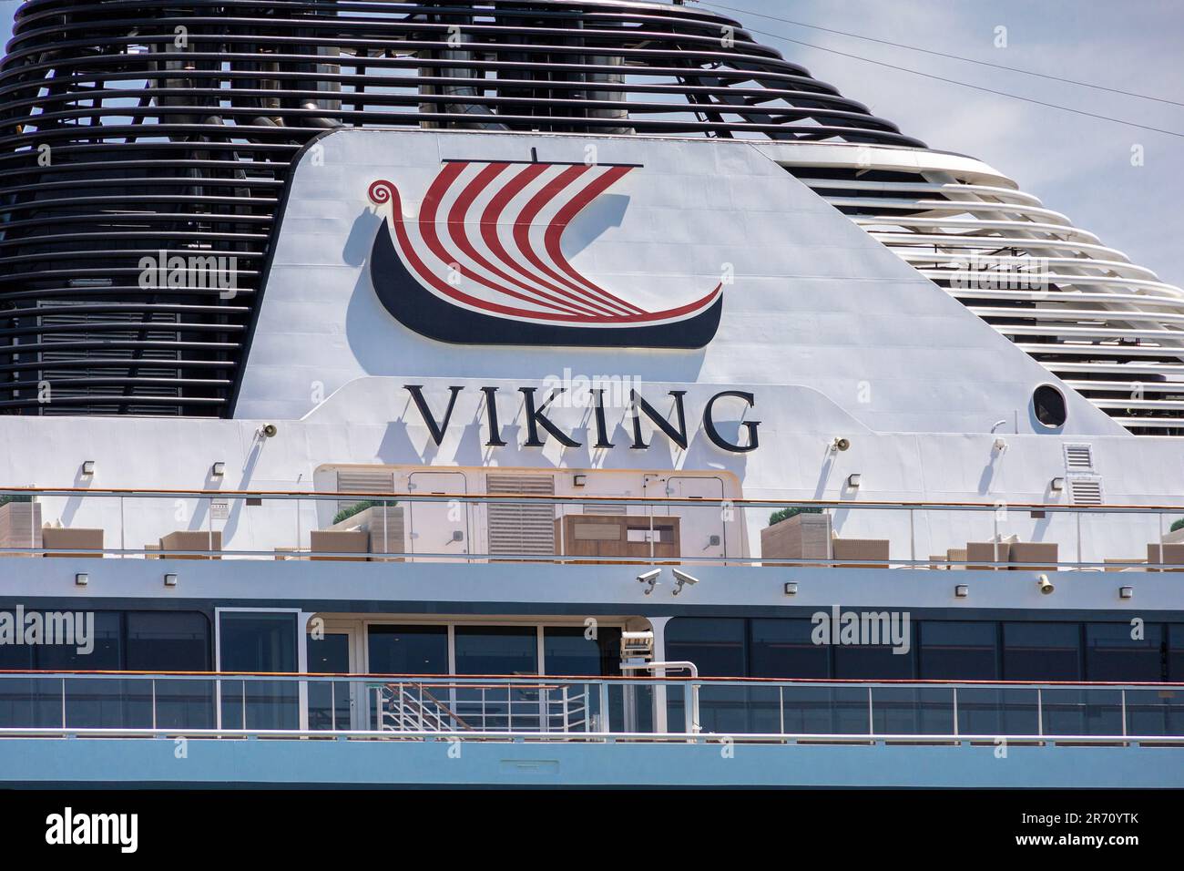 Viking Octantis Expedition Kreuzfahrtschiff In Port Colborne Ontario, Kanada, Teil Des Welland Kanals, Der Den Eriesee Mit Dem Ontariosee Verbindet Stockfoto