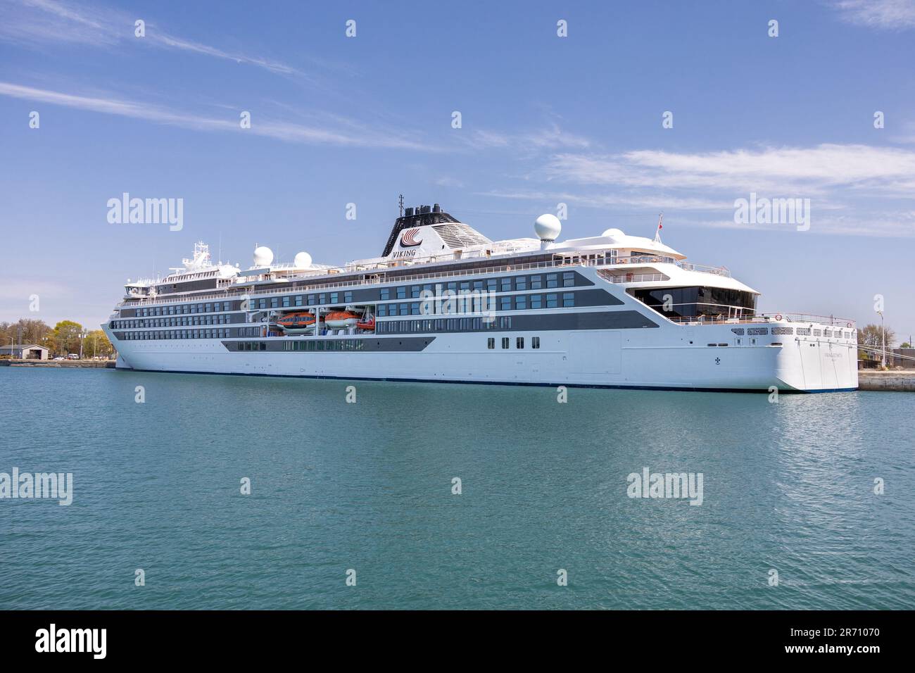 Viking Octantis Expedition Kreuzfahrtschiff In Port Colborne Ontario, Kanada, Teil Des Welland Kanals, Der Den Eriesee Mit Dem Ontariosee Verbindet Stockfoto