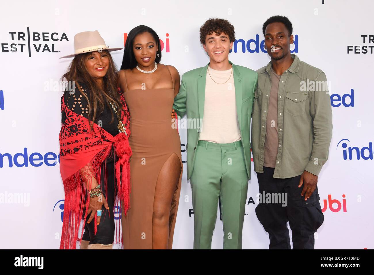 New York, USA. 11. Juni 2023. PAM Grier, Hailey Kilgore, David Iacono und Jared Wofford nehmen an der Filmpremiere „Cinnamon“ beim Tribeca Festival, New York, NY, am 11. Juni 2023 Teil. (Foto: Efren Landaos/Sipa USA) Guthaben: SIPA USA/Alamy Live News Stockfoto