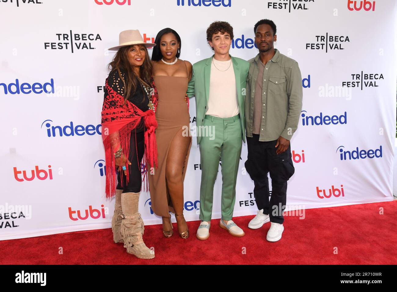 New York, USA. 11. Juni 2023. PAM Grier, Hailey Kilgore, David Iacono und Jared Wofford nehmen an der Filmpremiere „Cinnamon“ beim Tribeca Festival, New York, NY, am 11. Juni 2023 Teil. (Foto: Efren Landaos/Sipa USA) Guthaben: SIPA USA/Alamy Live News Stockfoto
