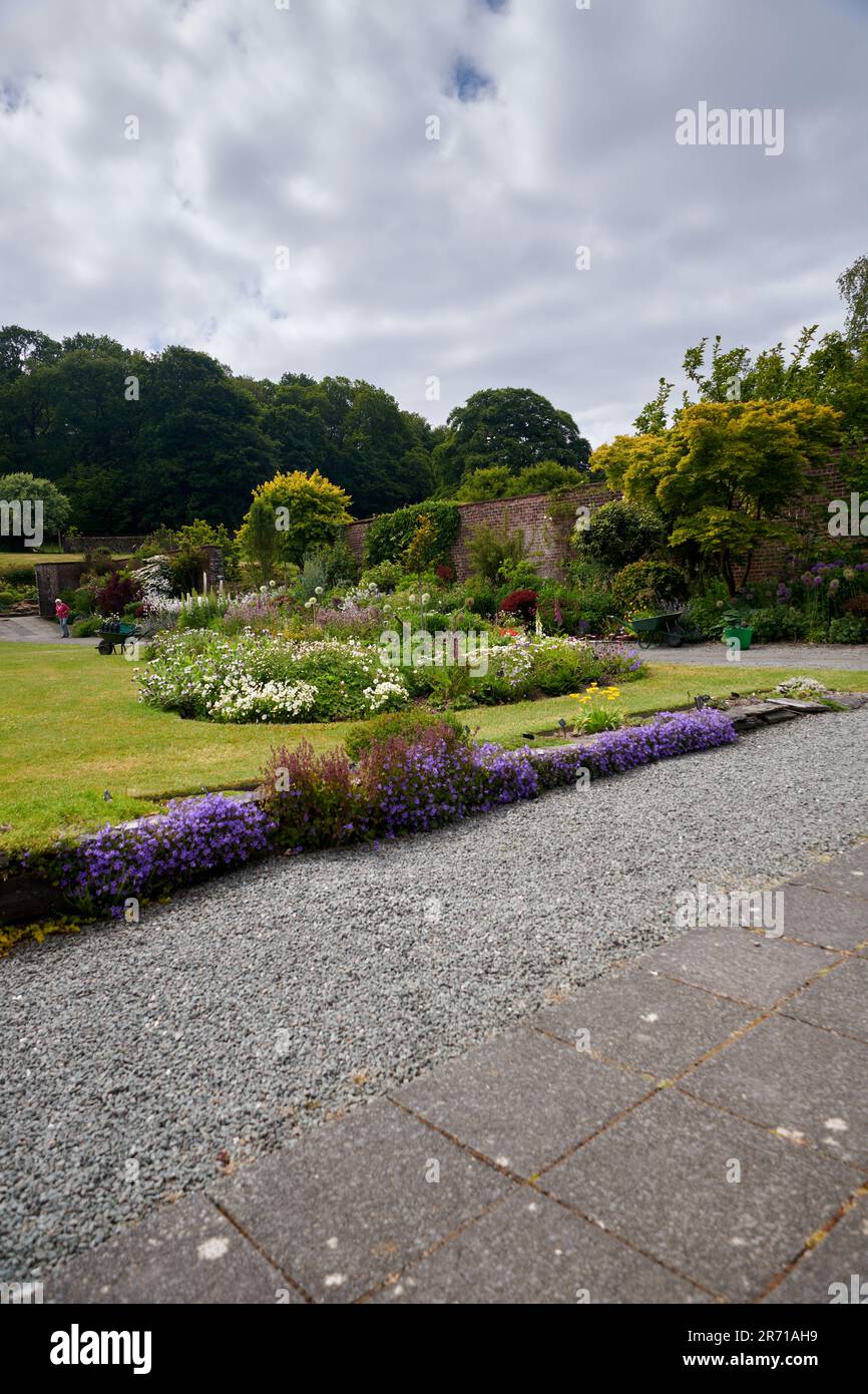 Holehird Gardens ist eine umfangreiche, 10 Hektar großen Gelände in der Nähe von Windermere, Cumbria, England. Es ist die Heimat der Lakeland Gartenbaugesellschaft Stockfoto