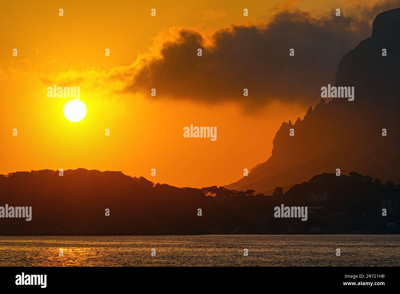 Sonnenuntergang über Telendos von der griechischen Insel Kalymnos in der Dodekanes, Ägäis, Griechenland Stockfoto
