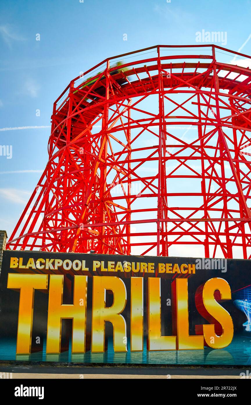 The Big Dipper on Blackpool Pleasure Beach 100. Jahrestag im Jahr 2023 Stockfoto