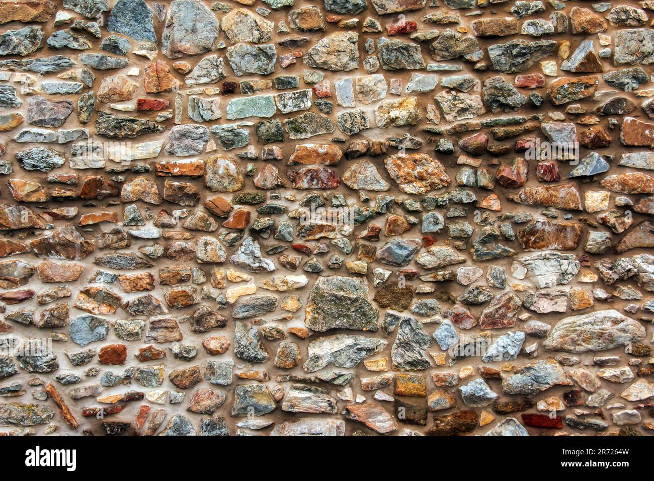Die Konsistenz der Steinwand. Hintergrundstruktur der Steinmauer der alten Burg. Steinwand als Hintergrund oder Textur. Stockfoto Die Konsistenz der Steinwand. Hintergrundstruktur der Steinmauer der alten Burg. Steinwand als Hintergrund oder Textur. Stockfoto