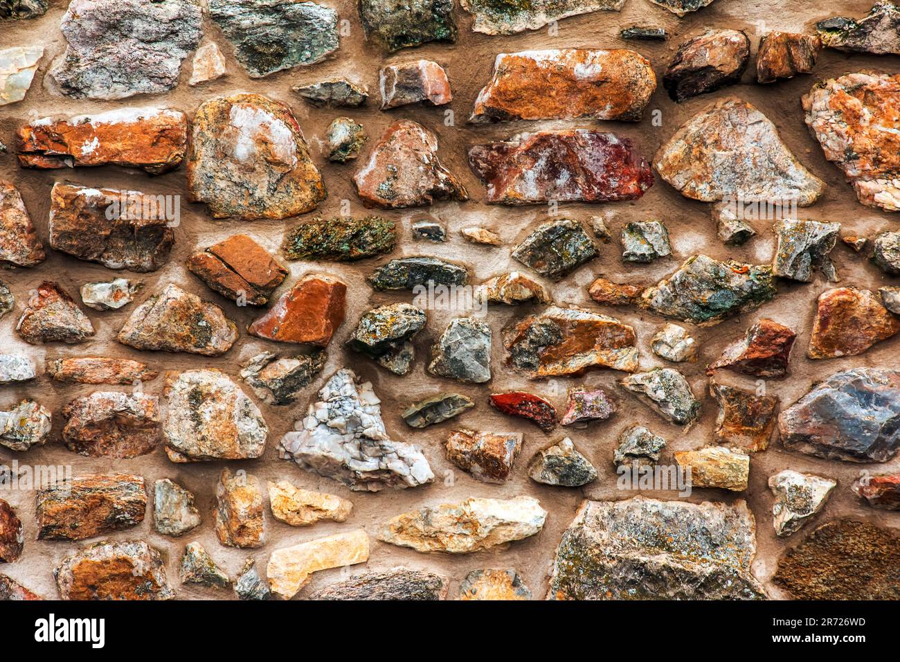Die Konsistenz der Steinwand. Hintergrundstruktur der Steinmauer der alten Burg. Steinwand als Hintergrund oder Textur. Stockfoto Die Konsistenz der Steinwand. Hintergrundstruktur der Steinmauer der alten Burg. Steinwand als Hintergrund oder Textur. Stockfoto
