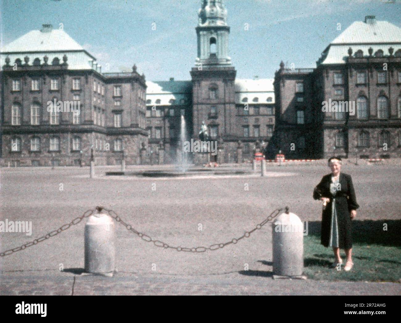 1950er- Dänemark, Blick auf Schloss Christiansborg in Kopenhagen, Minox 8 mm Diashow Stockfoto 1950er- Dänemark, Blick auf Schloss Christiansborg in Kopenhagen, Minox 8 mm Diashow Stockfoto