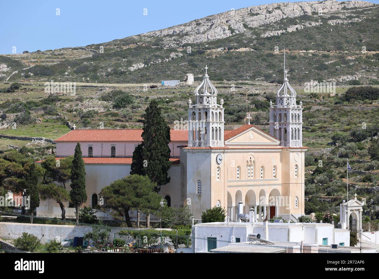 Kirche von Agia Triada im Bergdorf Lefkes auf Paros, Kykladen, Griechenland Stockfoto