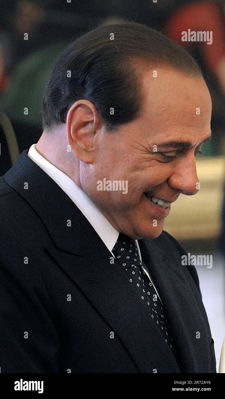 Rom, Italien. 12. Juni 2023. Heute, am 12. Juni 2023, starb der ehemalige italienische Premierminister Silvio Berlusconi. Auf dem Foto: Silvio Berlusconis Treffen mit Papst Benedict XVI/dpa/Alamy Live News Stockfoto