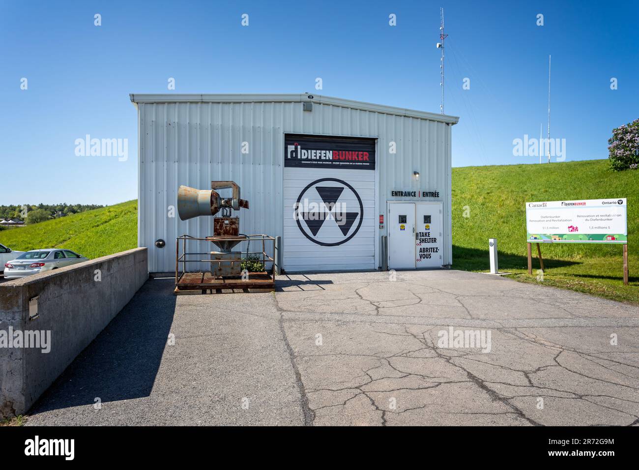 Eintritt in das Diefenbunker Atombunker-Schutzbunker-Museum in Carp, Ontario, Kanada am 24. Mai 2023 Stockfoto