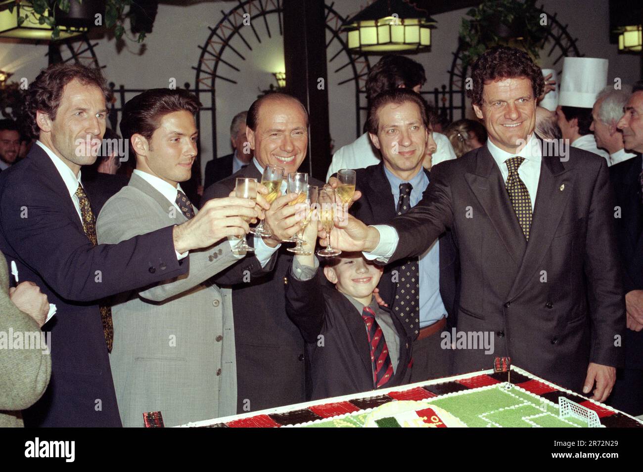 Mailand Italien 1996-05-28 : Silvio Berlusconi feiert 15. die AC Milan Seria A Championship im Restaurant mit Fabio Capello, Pier Silvio Berlusconi, Franco Baresi e Paolo Berlusconi Stockfoto